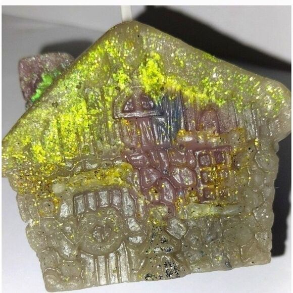 Hand crafted limited edition Gingerbread house candle - Picture 3 of 5